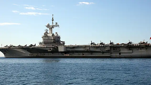 Fransa, yeni uçak gemisi inşa edecek