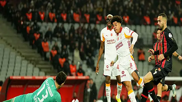 Gabriel Sara, Galatasaray'ın lig tarihinde en hızlı 4. golünü attı