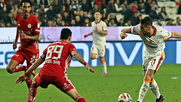 Galatasaray, Antalyaspor'u rahat geçti