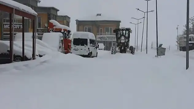 Galericiler Sitesi'nde kar temizleme çalışması