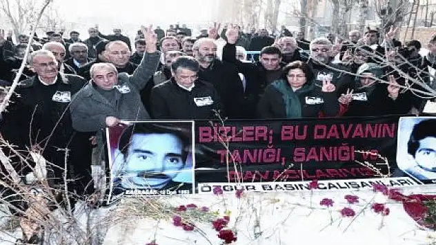 Gazeteciler mezarları başında anıldı