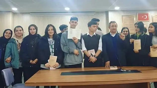 Gazetemiz yazarı Erdal Şahin öğrencilerle buluştu