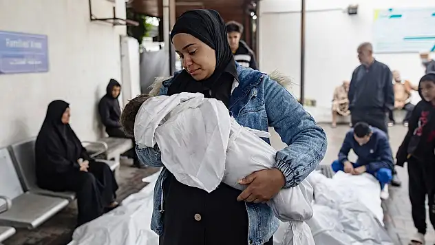 Gazze'de can kaybı 52 bin 810'a yükseldi