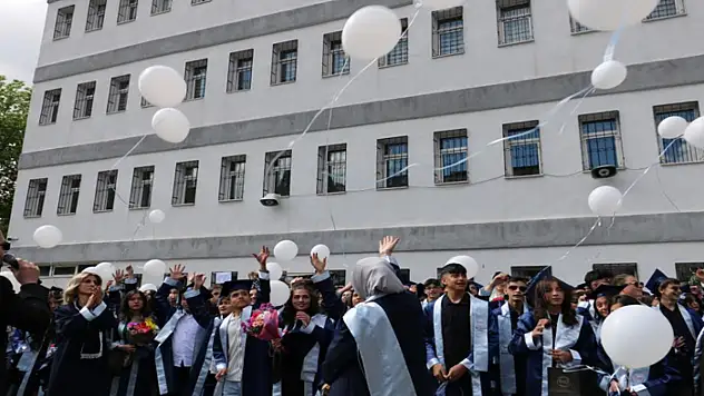 Gazze için beyaz balon uçurdular