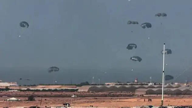 Gazze Şeridi'ne havadan yardımlar devam ediyor