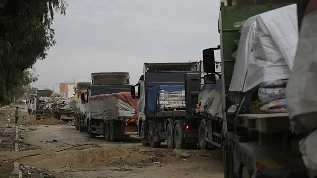 Gazze'ye 200 yardım tırı sınırdan geçti