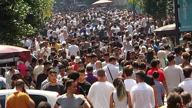 Genç nüfusta işsizlik yüzde 15,3'e geriledi