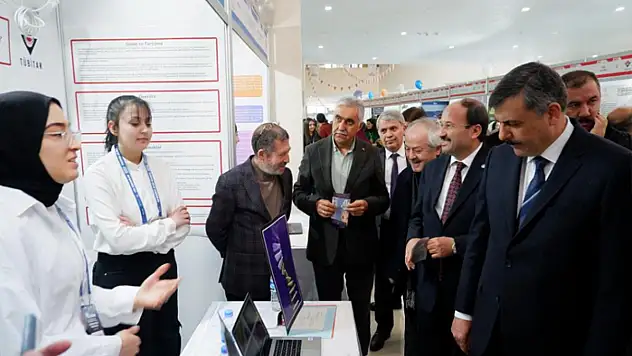 Gençler projeleriyle yarışıyor