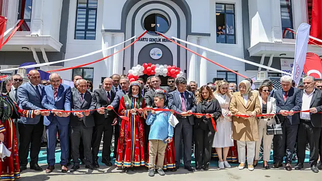 Gençlik merkezleri Van'ın gençlerini geleceğe hazırlıyor