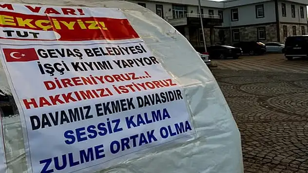 Gevaş'ta işten çıkarılan işçilerin eylemi sürüyor