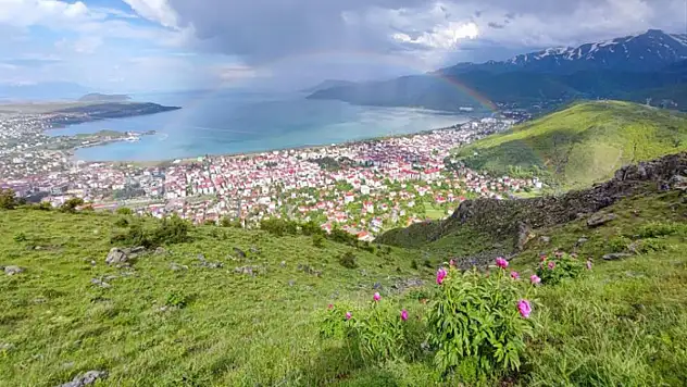 Gökkuşağı renk cümbüşü oluşturdu