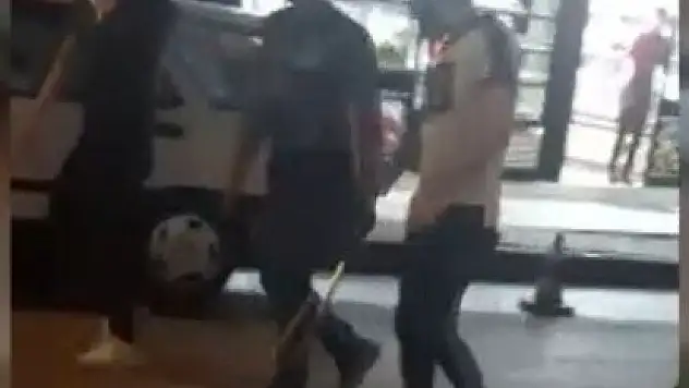 Görüntüler Türkiye'den! Samuray kılıcı ile korku dolu anlar yaşattı