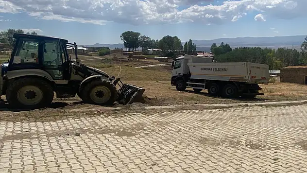 Gürpınar'da temizlik çalışmaları devam ediyor