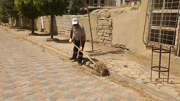Gürpınar'da temizlik çalışmaları sürüyor