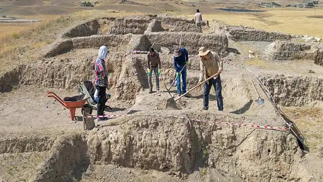Gürpınar'da Urartu tarihine ışık tutan kazı çalışmaları başladı