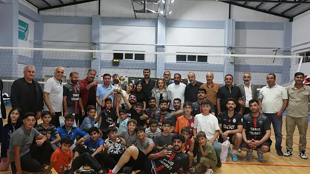 Gürpınar'da Voleybol turnuvası final maçıyla sona erdi