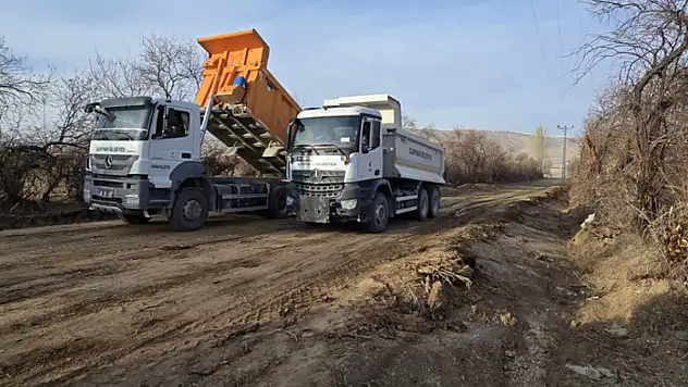 Gürpınar'da yol çalışmaları sürüyor