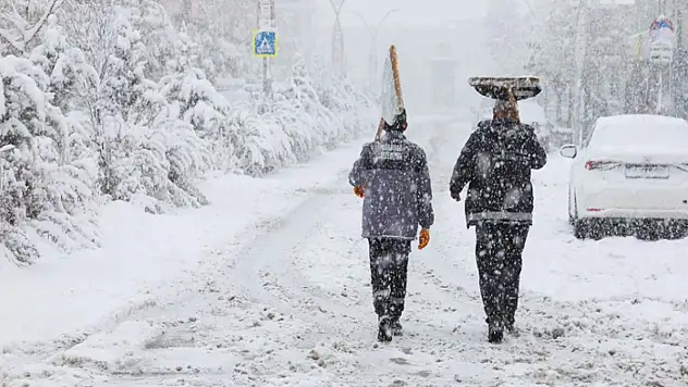 Gürpınar Kaymakamlığı'ndan çığ uyarısı