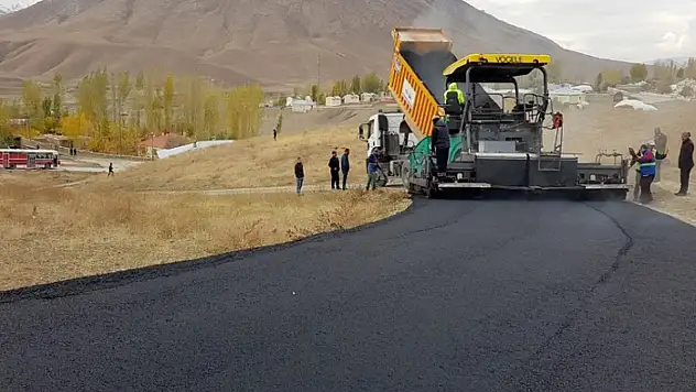 Gürpınar mahalleleri asfalta kavuşuyor