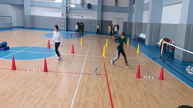 Gürpınar Spor Kulübü'nde badminton eğitimleri sürüyor