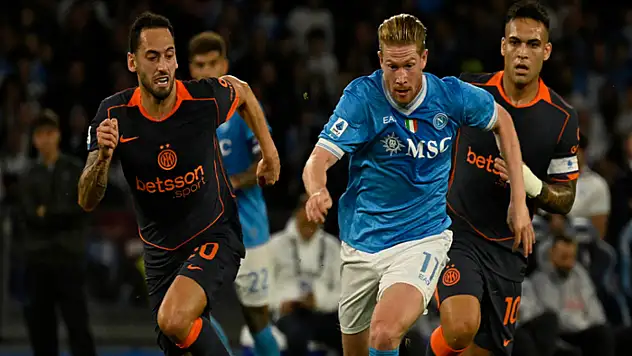 Hakan'ın golü Inter'e yetmedi, Napoli liderliği aldı