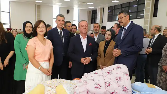 Hakkari'de 1940 ve 1960'lara ait gelinlikler sergilendi