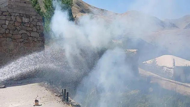 Hakkari'de 2 ayrı yangına müdahale edildi