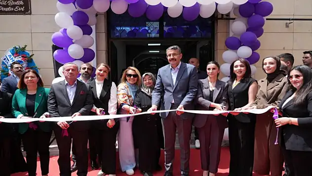 Hakkari'de 25 kadın girişimcinin kurduğu mağazaların açılışı yapıldı