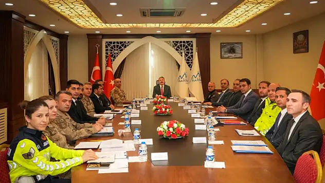 Hakkari'de asayiş toplantısı düzenlendi