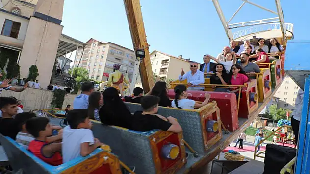 Hakkari'de lunapark sevinci