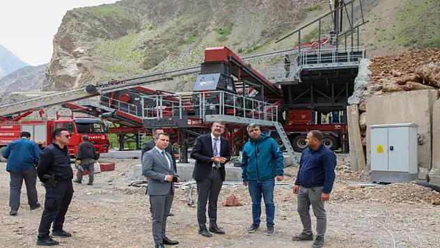 Hakkari'de mobil konkasör tesisi kuruluyor