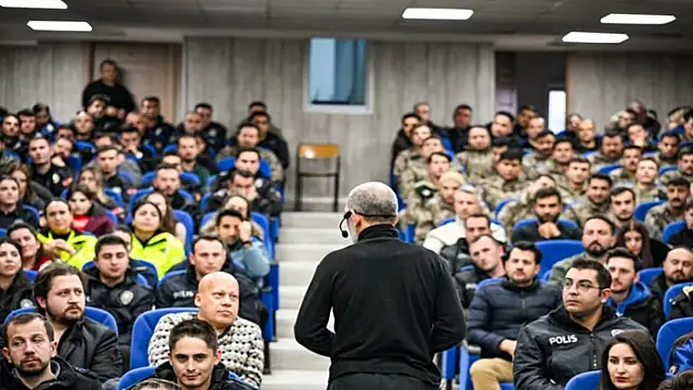 Hakkâri'de polislere farkındalık eğitimi