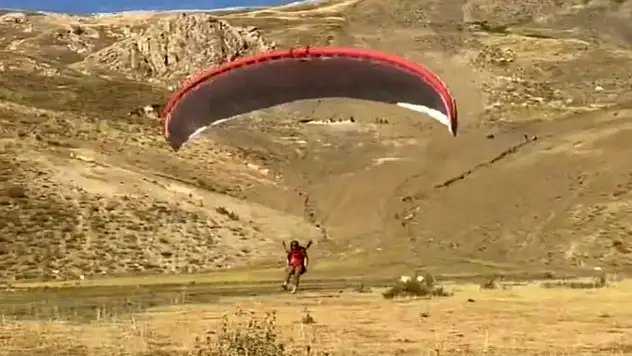 Hakkari'de yamaç paraşütü eğitimi düzenlendi