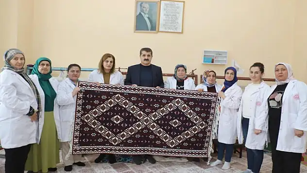 Hakkari Kilimleri: Yüzyıllık geleneği geleceğe taşıyan kadınlar