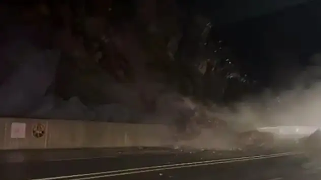 Hakkari-Van yolunda heyelan