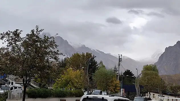 Hakkari ve Çukurca dağları beyaza büründü