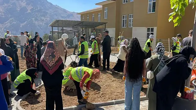 Hakkari'ye yeni modern servis alanı ve park