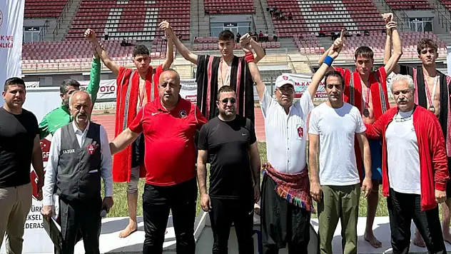 Hakkarili güreşçilerden büyük başarı