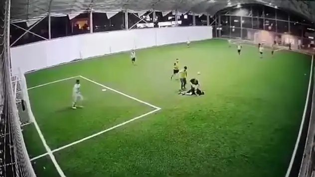 Halı sahada aniden fenalaşan adam hayatını kaybetti
