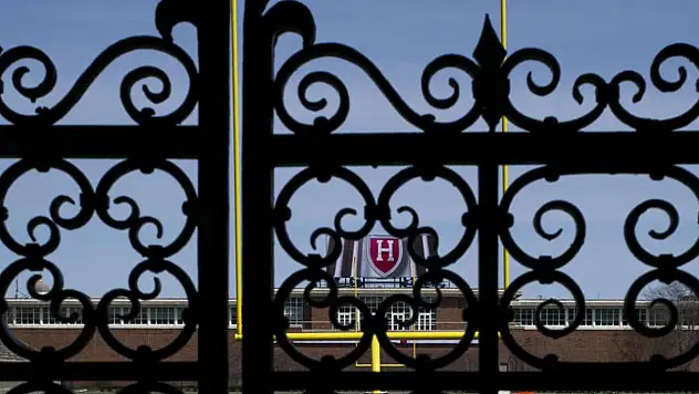 Harvard Üniversitesi, fonları dondurma kararı alan Trump yönetimine dava açtı