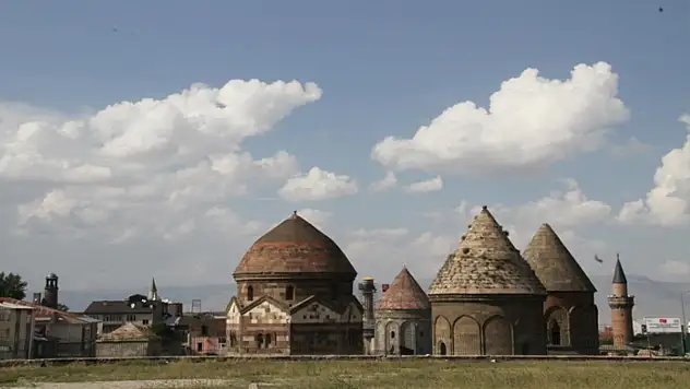 Her kemerde bir dua, her kubbede bir umut