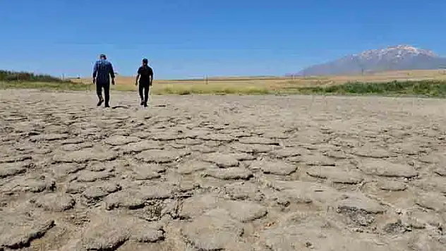Heybeli Gölü tamamen kurudu