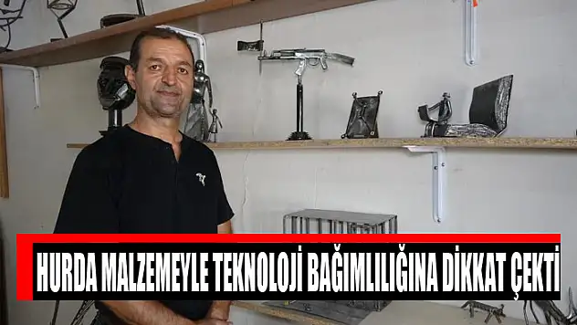 Hurda malzemeyle teknoloji bağımlılığına dikkat çekti
