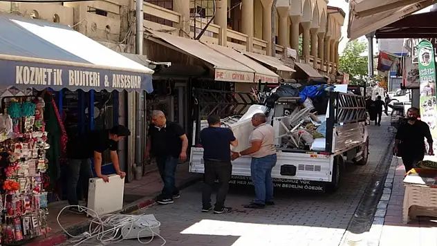 Hz. Ömer Cami esnafı dükkanları boşaltıyor