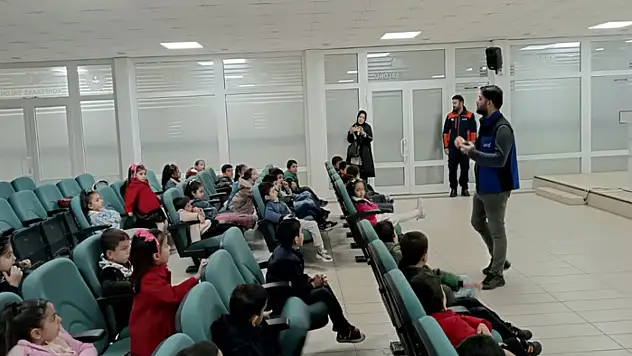 İbni Sina Anaokulu öğretmen ve öğrencilerine afet eğitimi