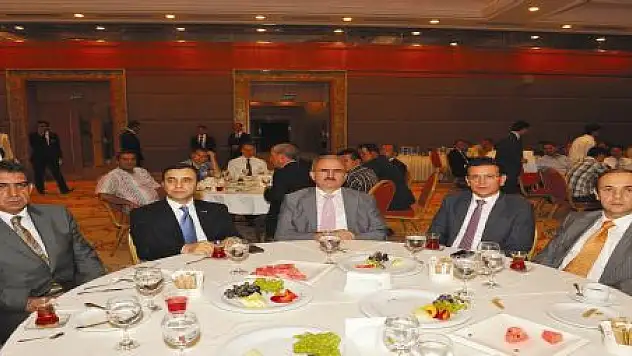 400 İŞ ADAMI İFTAR'DA BULUŞTU