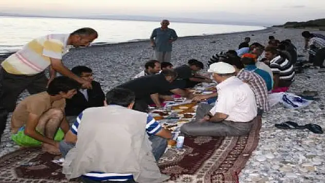 ERCİŞ'TE KARDEŞLİK İFTARI