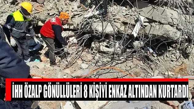 İHH Özalp gönüllüleri 8 kişiyi enkaz altından kurtardı