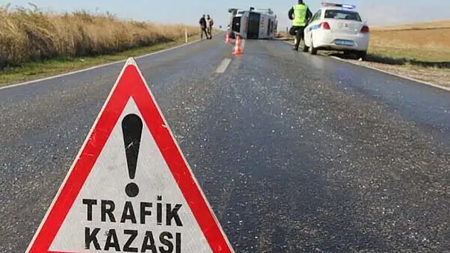 iki otomobil kafa kafaya çarpıştı: 2 ölü, 6 yaralı