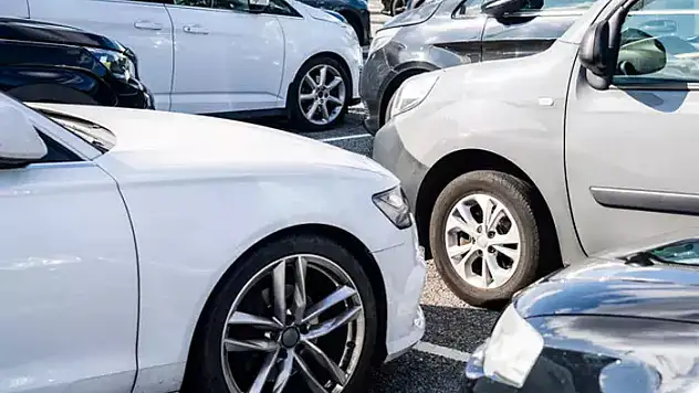 İkinci el ve sıfır arabada yeni fırsatçılık! 'Başka bir hesaba para attırıyorlar'